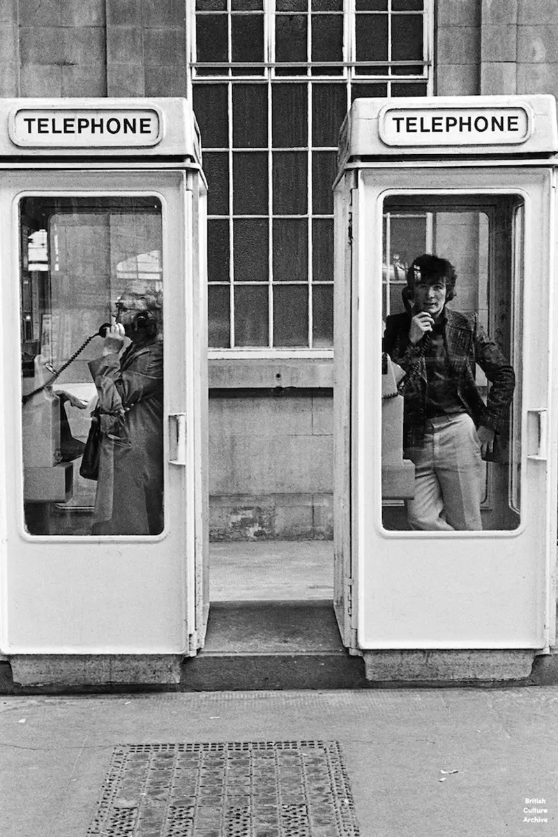 A photograph by Luis Bustamante shows Hull's iconic cream phone boxes, Hull the 1970s.