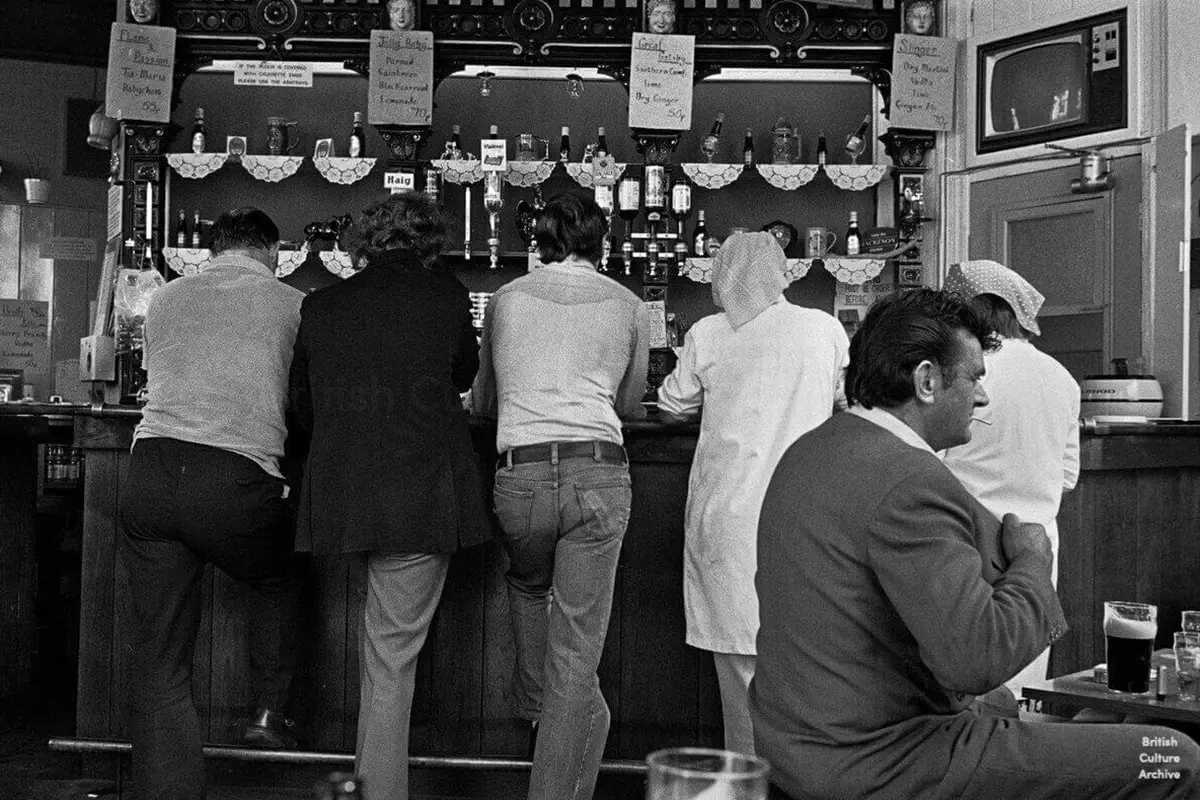 A photograph by Luis Bustamante shows drinkers in The Kingston Pub, Hull, 1970s.
